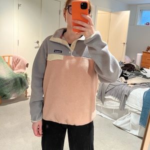 Patagonia Light Weight Synchilla Snap-T Pullover in fun pink/grey colour way.